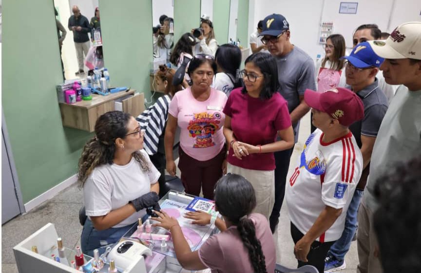 Presidenta (E) Delcy Rodríguez inspecciona operatividad del Campamento Transitorio Coronel Carlos Delgado Chalbaud en Coche