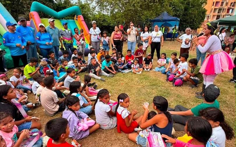 Llevan alegría a niños de Residencias Club Altamira en Santa Teresa del Tuy