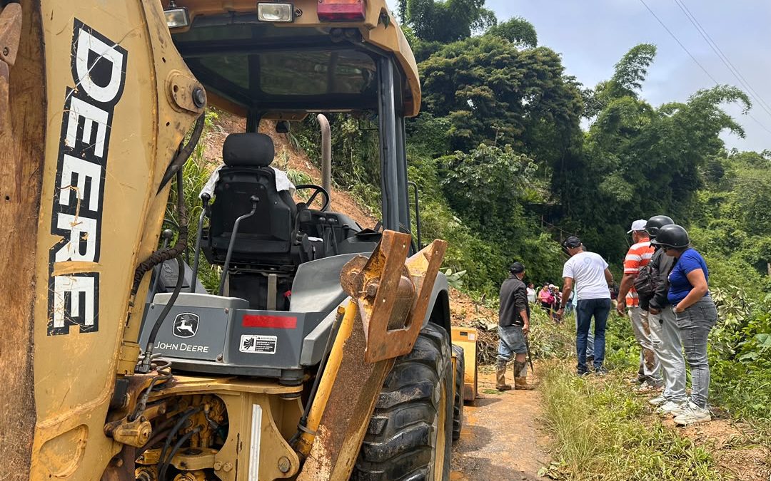 En Santa Lucía del Tuy despliegan atención por derrumbes y anegaciones tras el paso de la Onda Tropical N° 28