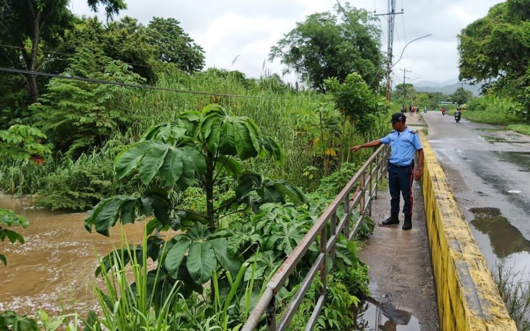 Vigilan cauce del Río Grande tras intensas lluvias en Acevedo
