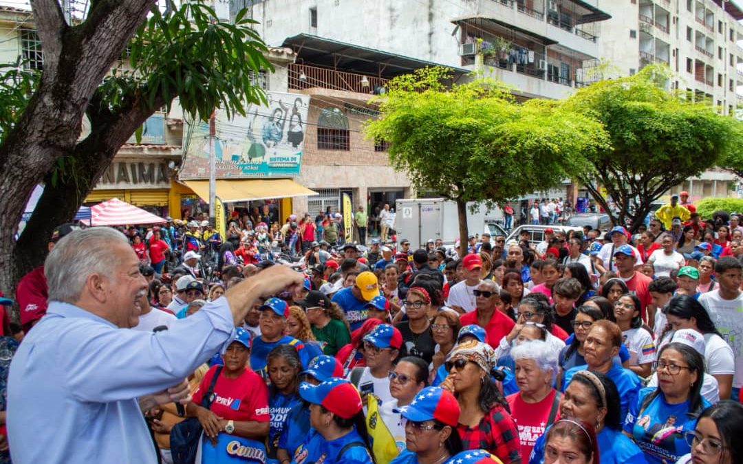 Fuerzas bolivarianas de los Valles del Tuy respaldan al presidente Nicolás Maduro y Cilia Flores