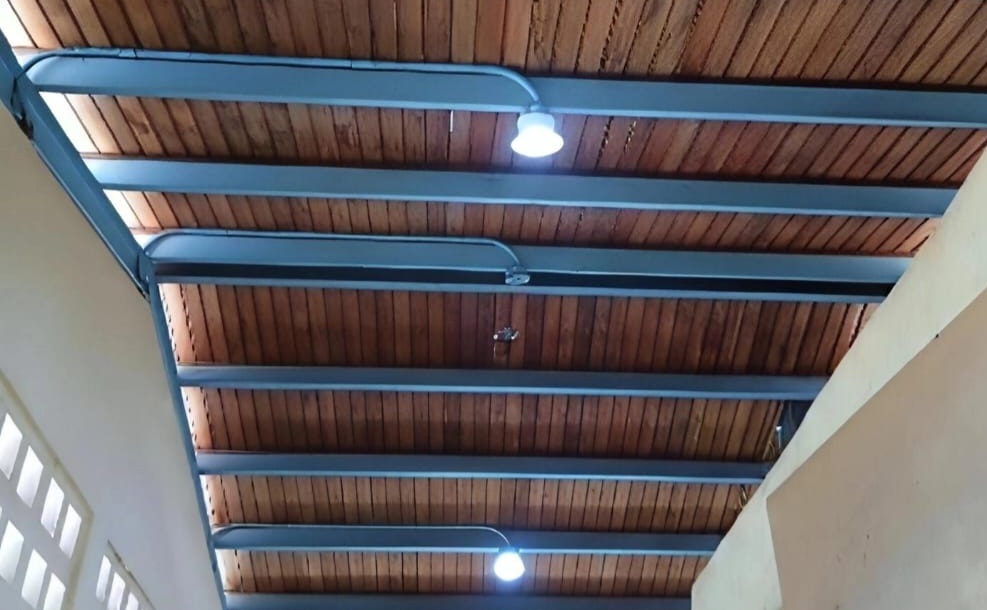 Reparan iluminación en escuela de educación especial Simón Rodríguez en Santa Teresa del Tuy