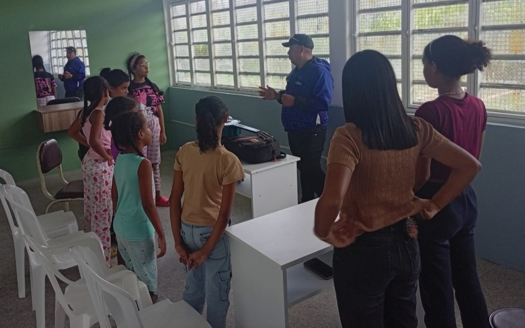 Taller de música fortalece la integración comunitaria en campamento transitorio de Guarenas