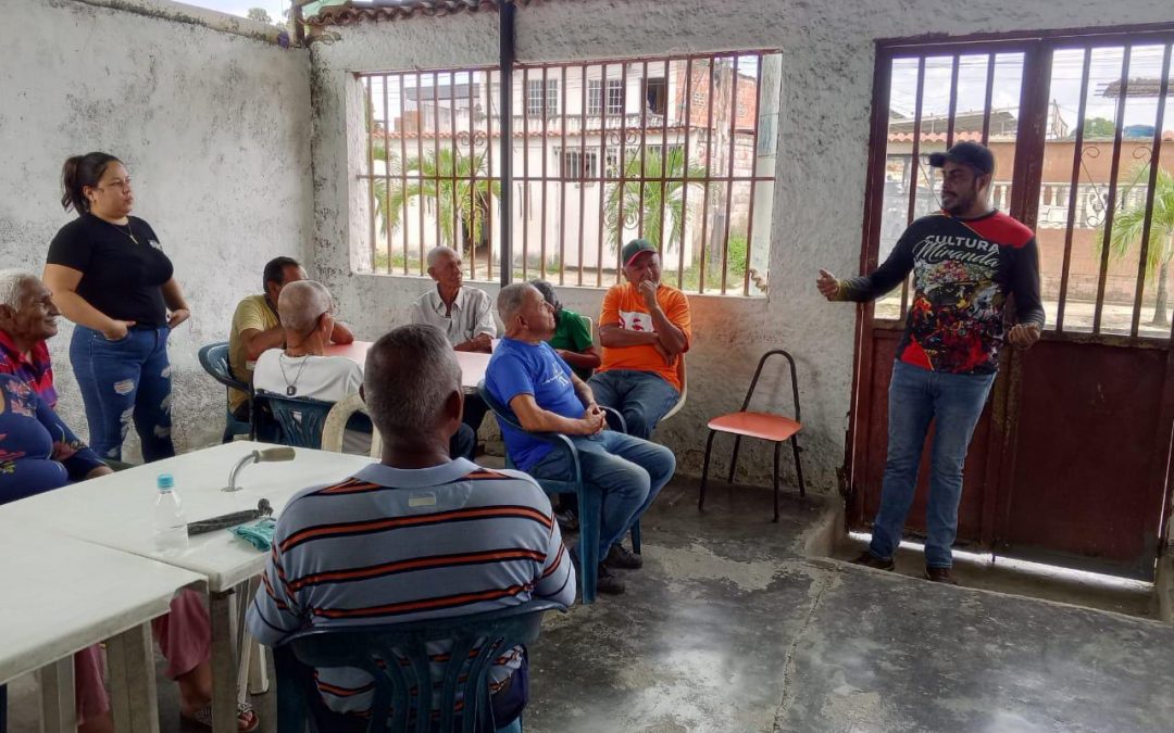 Abuelos de Mopia se llenan de cuentos, alegrías y vivencias con el conversatorio «Mitos y Leyendas»