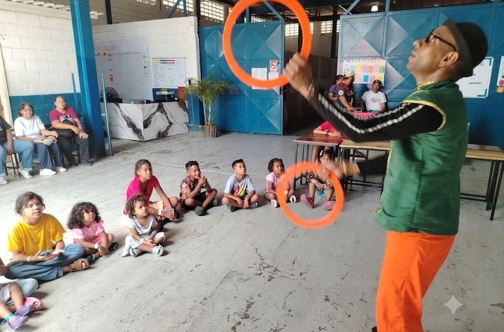 Ruta de la Esperanza lleva artes circenses al campamento Las Clavellinas de Guarenas