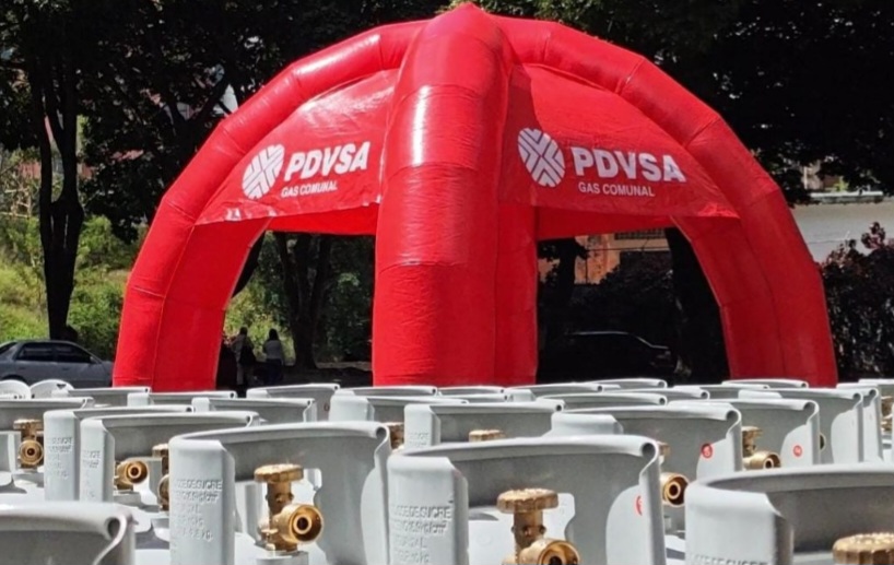 Entregaron cilindros de gas doméstico en Comuna Centro Unido Lander