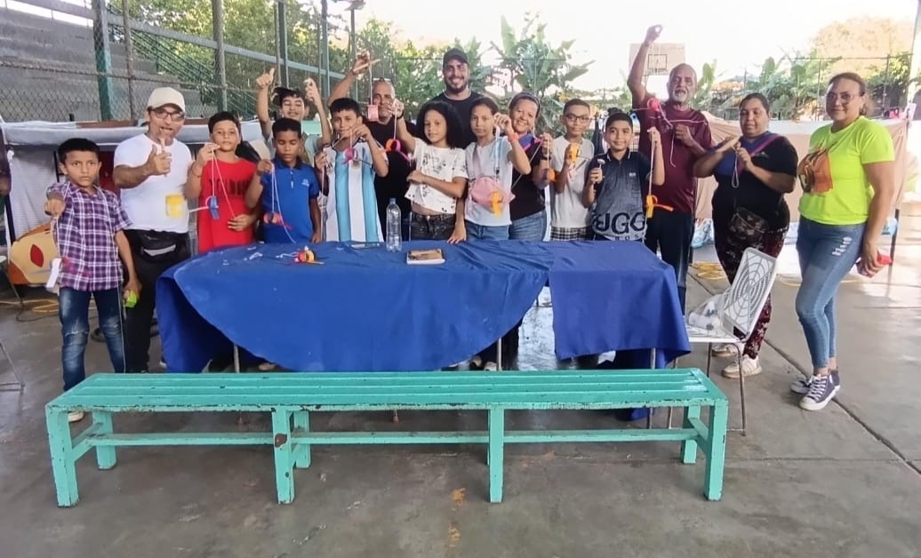 Ruta de la Esperanza llevó tradiciones al campamento transitorio U.E.P. Madre María en Santa Teresa