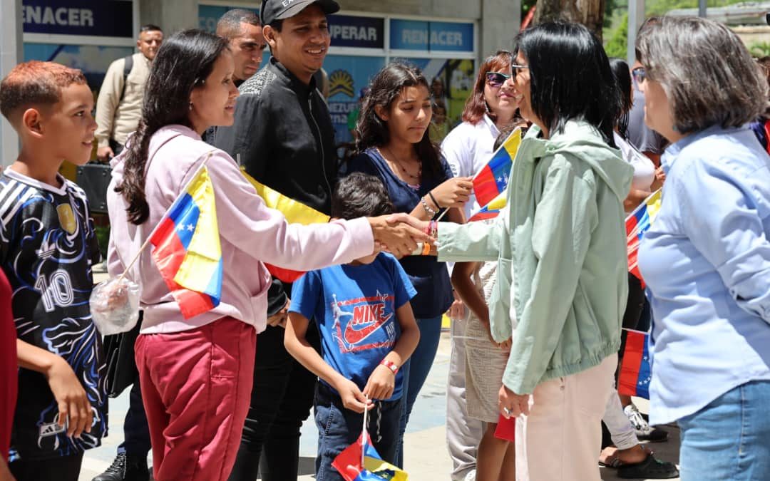 Presidenta Delcy Rodríguez entrega 87 viviendas a familias afectadas por sismos