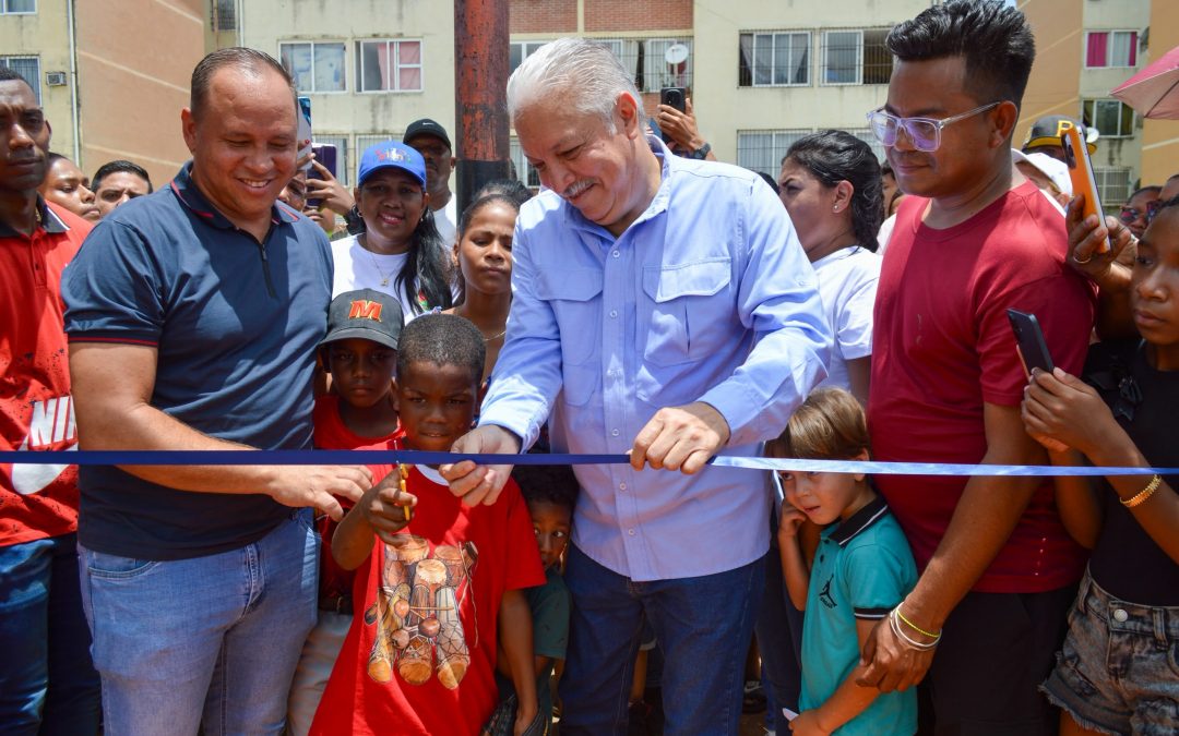 Entregan estadio Eduardo Aponte en la parroquia Marizapa tras inversión de 50.000 dólares