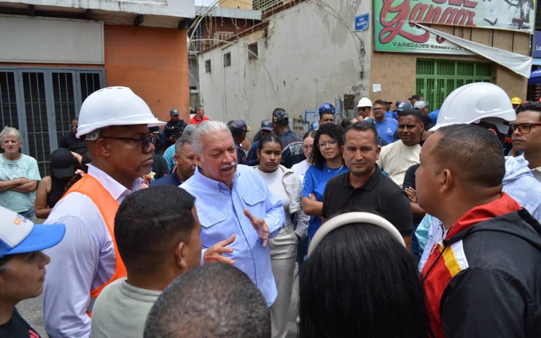Iniciaron trabajos de demolición controlada del edificio Ángela en el casco central de Guatire tras afectaciones por los sismos