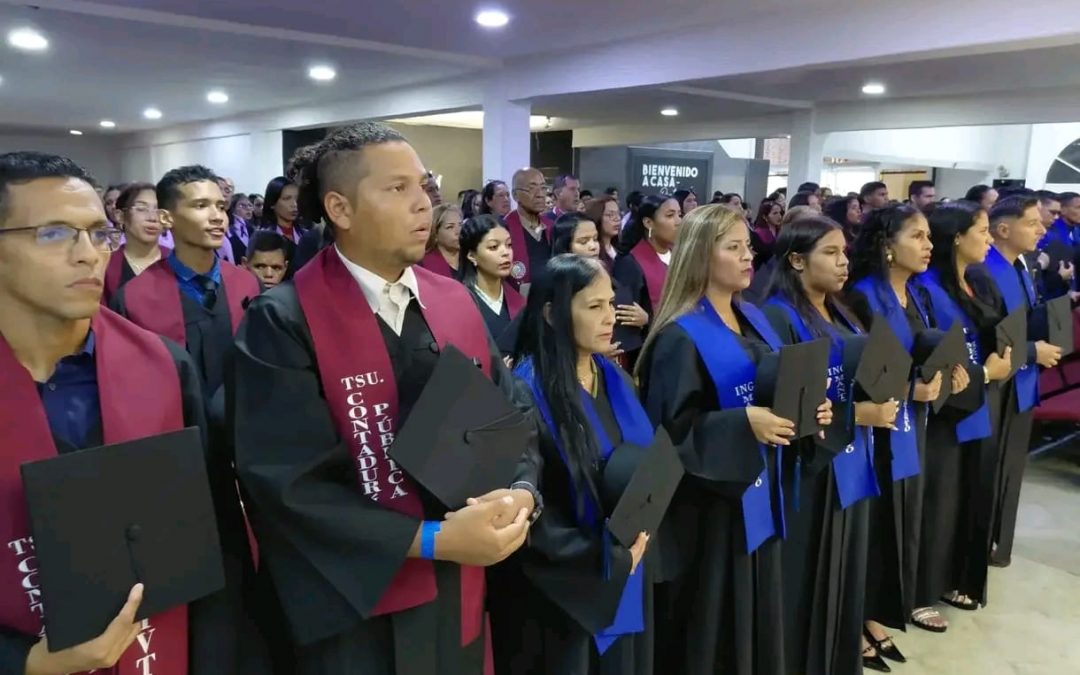 Uptvt graduó a 400 nuevos profesionales en los Valles del Tuy