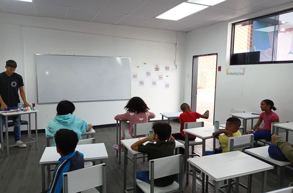 La «Ruta de la Esperanza» llevó taller de reciclaje a niños del campamento transitorio en Mariche