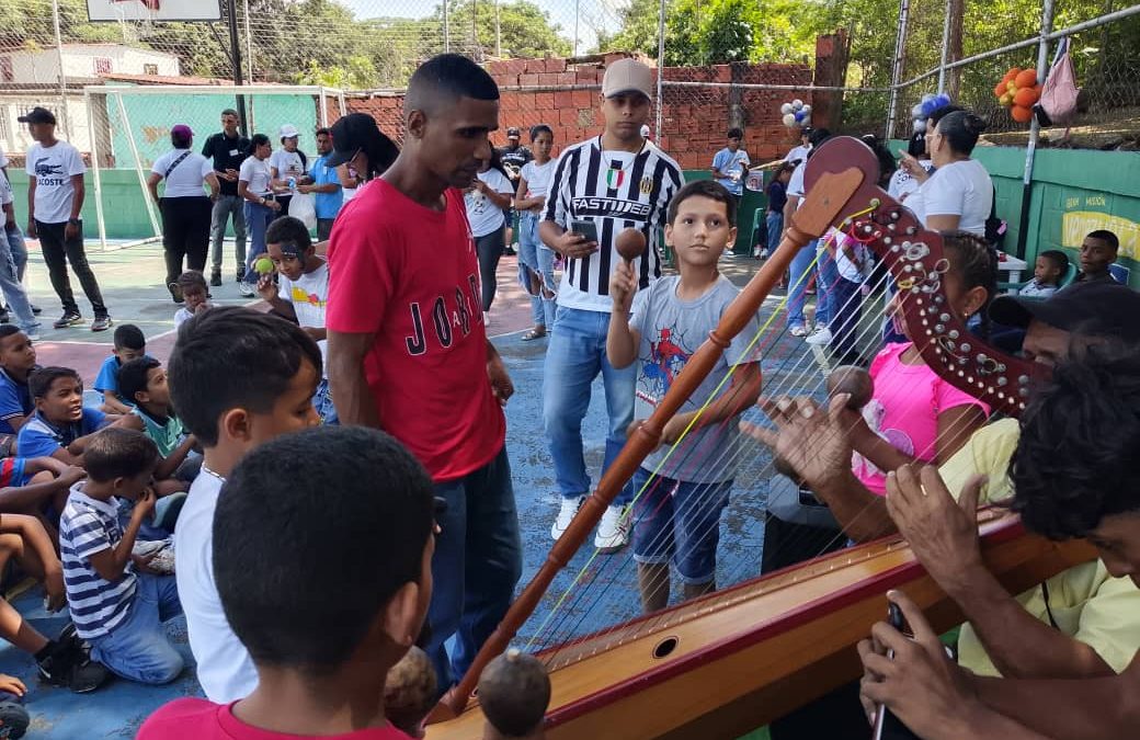 Cancha deportiva de Yare se convirtió en aula viva de música tradicional mirandina
