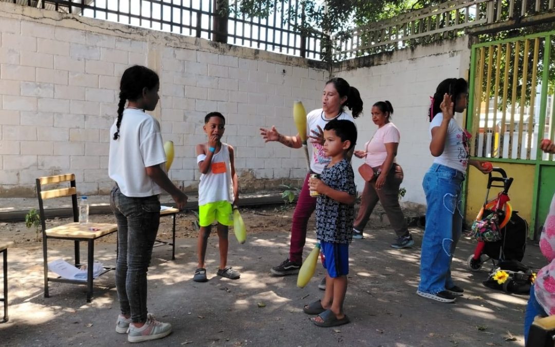 La “Ruta de la Esperanza” llevó circo, lectura y prevención al campamento Ambrosio Plaza