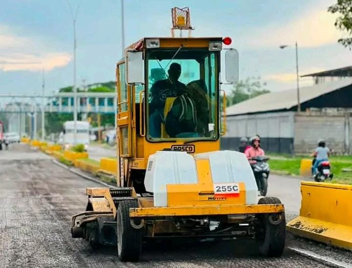 Avanza plan de asfaltado en tres avenidas de Santa Teresa del Tuy