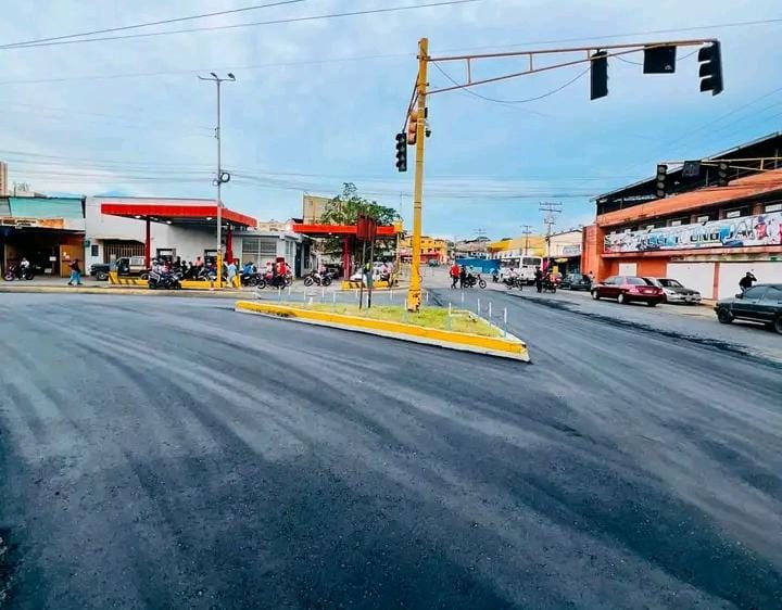 Avanza plan de asfaltado en tres avenidas de Santa Teresa del Tuy