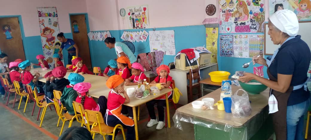 Niños de Guarenas fortalecen habilidades pedagógicas y psicoemocionales con taller de mini donas