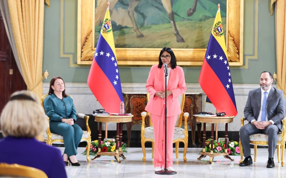 Venezuela firma acuerdos de cesión de participación en el Campo Lorán con empresas transnacionales