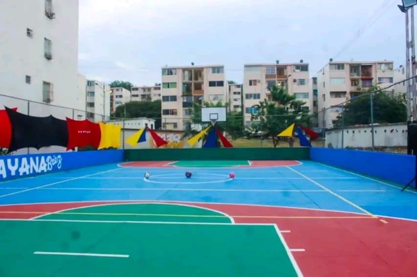 Estrenan cancha rehabilitada en Ciudad Betania II del municipio Tomás Lander
