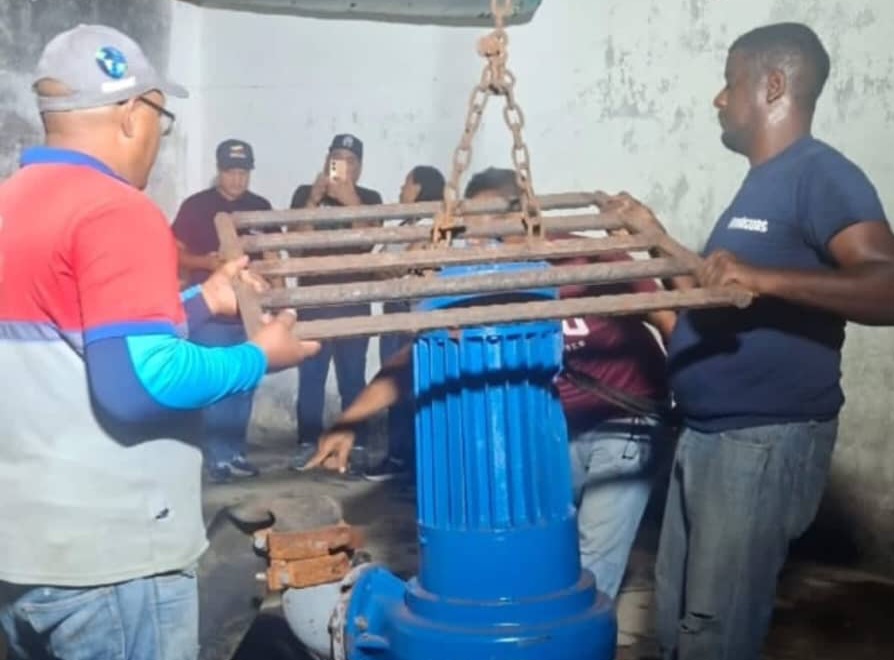 Instalan nuevo equipo de bombeo de canalización de aguas residuales en Higuerote