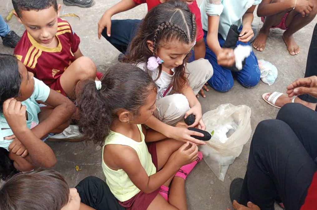 Más de 250 niños elaboraron trajes de Burras y Burriquitas en Cúpira