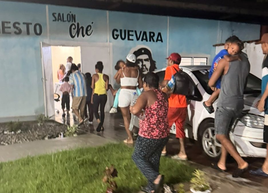 Despliegan atención a familias de la comunidad El Oro en Caucagua tras ser afectadas por el desbordamiento de quebrada