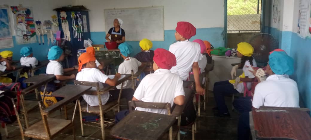 Miranda impulsa recreación y aprendizaje para niños con experiencia Mini Chef en Yare