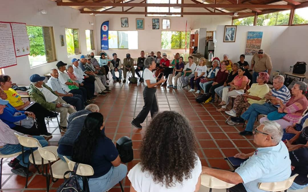 Taller de Auxilios Psicológicos prepara a adultos mayores en Los Salias