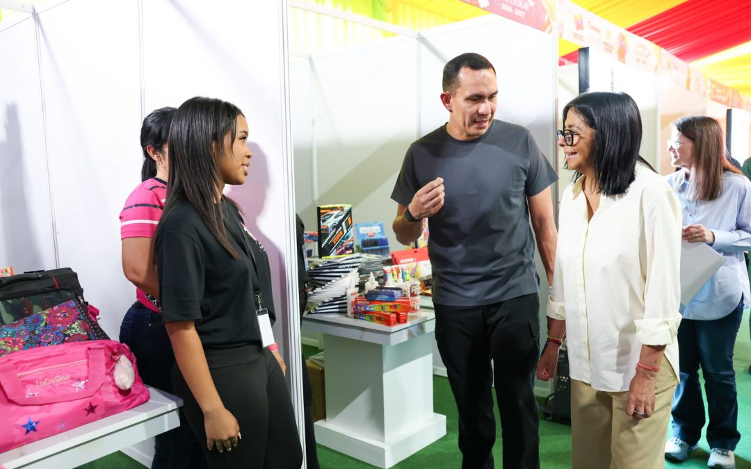 Delcy Rodríguez encabeza el lanzamiento de la feria escolar y abre la Expo Niños Productores