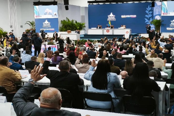 Designan a Henrique Ochoa como embajador ante Suiza