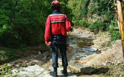 Intensifican búsqueda de pareja arrastrada por la quebrada El Alambique