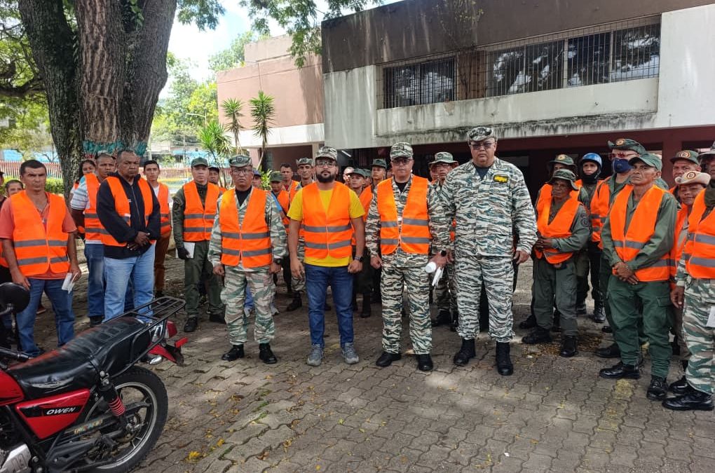 Entregan insumos a milicianos para el relevo de guardia en la operación Insumos Venezueal Renace en La Guaira