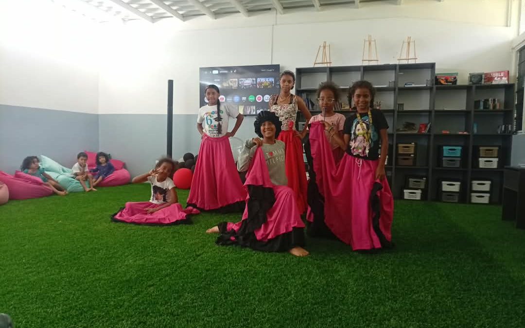Danza tradicional llega a familias del campamento transitorio Negro Primero de Caucagüita