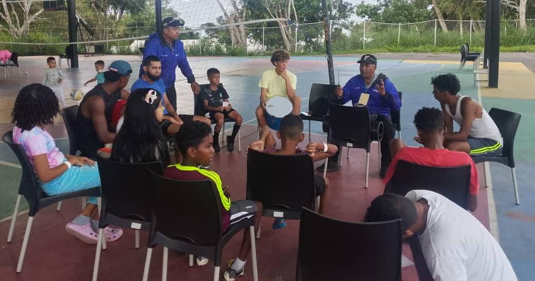 Llevan taller de percusión a la Escuela de Liderazgo Antonio José de Sucre