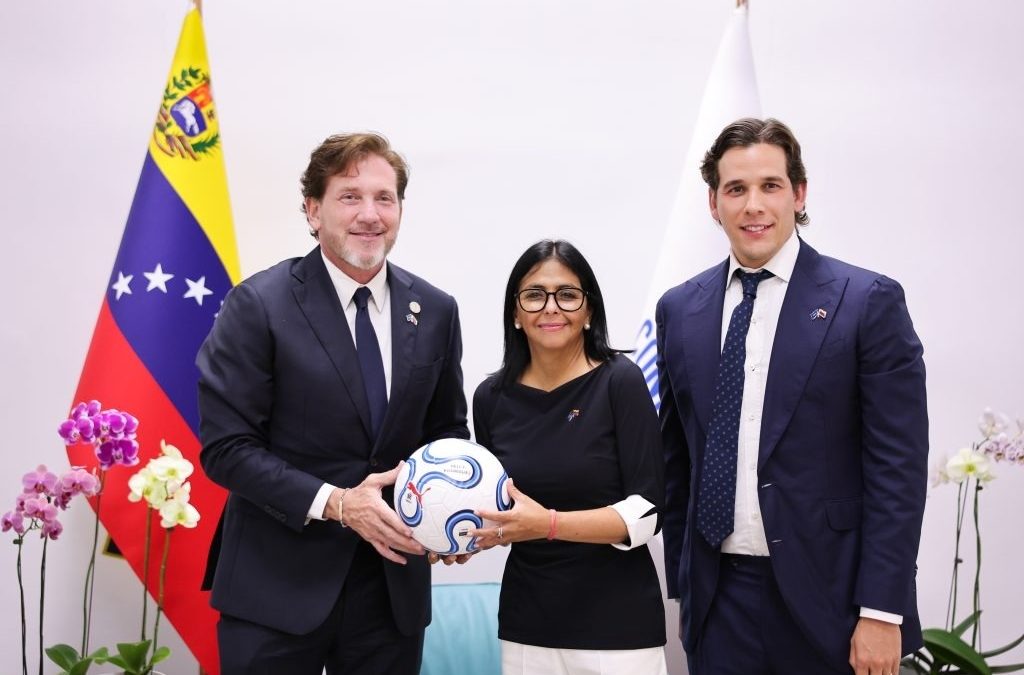Presidenta Delcy Rodríguez evaluó proyectos estratégicos con la Conmebol y la FVF
