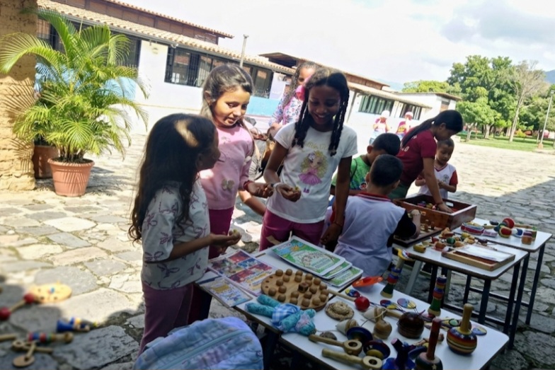 Niños de Miranda disfrutan juegos tradicionales durante el Plan  Vacacional Venezuela Ríe 2026