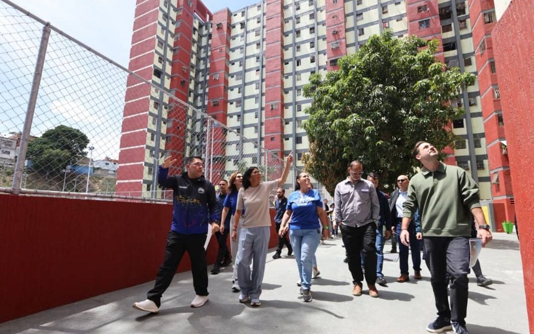 Gobierno Nacional entrega  400 viviendas rehabilitadas con el Plan Venezuela Renace