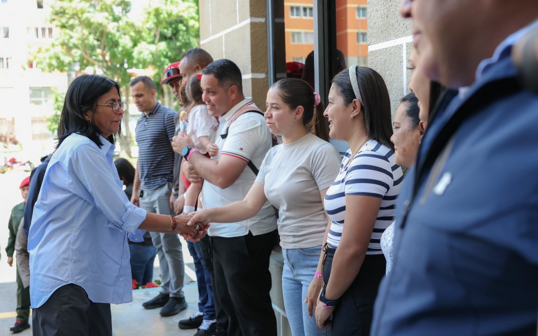 Delcy Rodríguez otorga 151 nuevos hogares en cinco estados