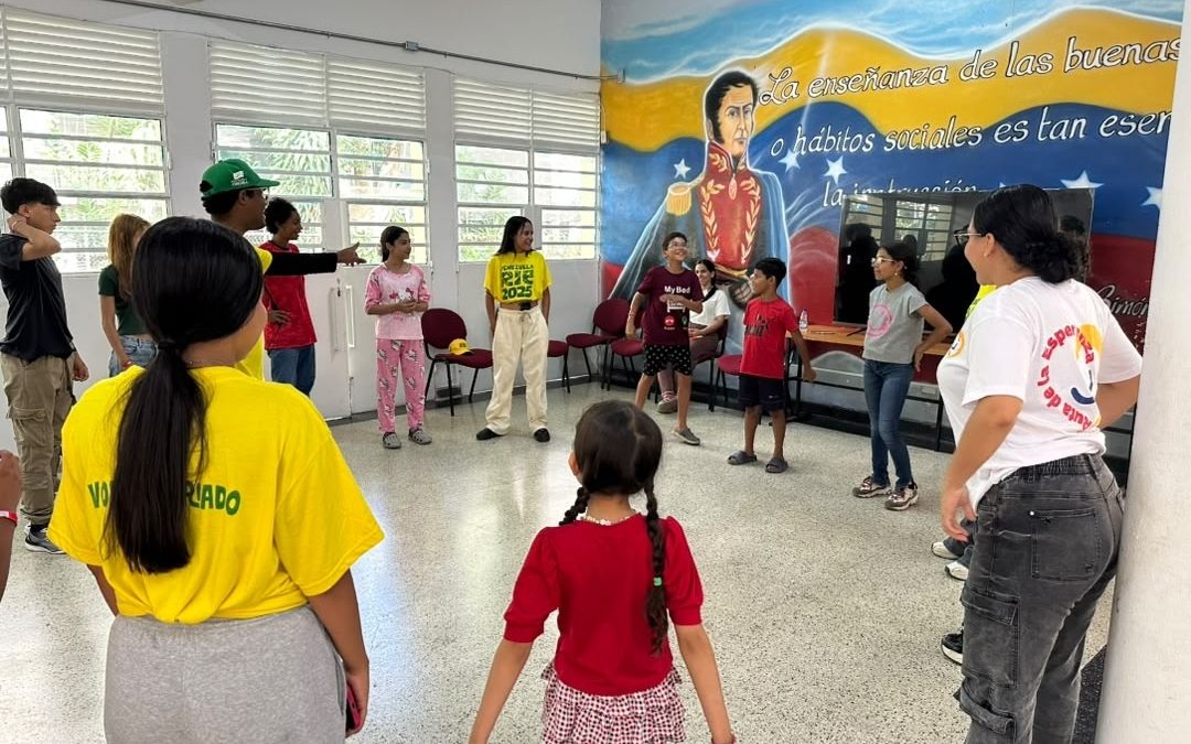 Teatro y juegos recreativos brindaron contención social a niños de El Libertador en Chacao
