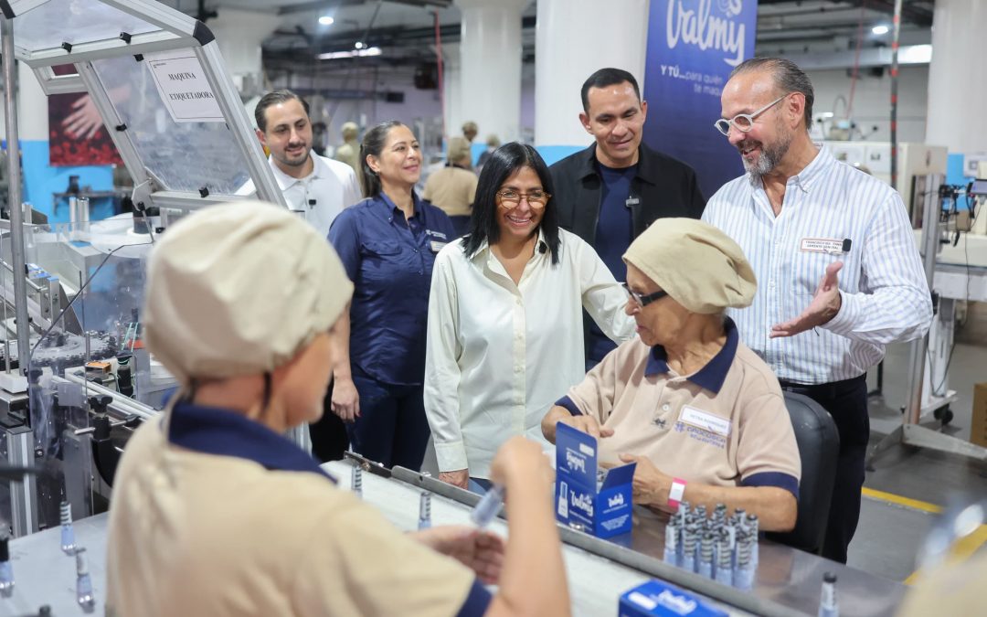 Presidenta Delcy Rodríguez inspeccionó la planta cosmetológica Drocosca – Valmy para potenciar la manufactura nacional