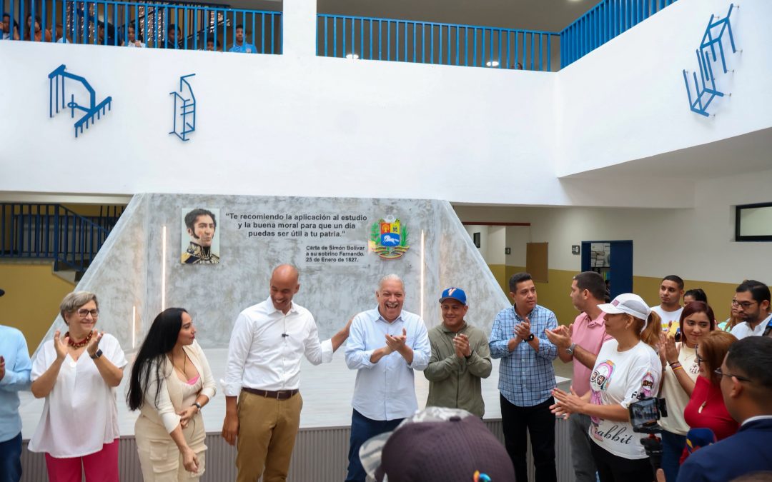 Renovada U.E.E. Simón Bolívar de Petare para más de 1.200 estudiantes