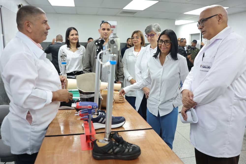 Presidenta Delcy Rodríguez reinauguró el Laboratorio de Órtesis y Prótesis del Instituto Nacional de Rehabilitación «Dr. José J. Arvelo»