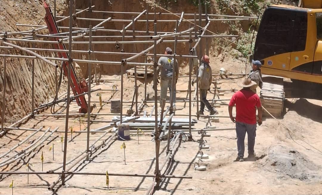 Avanzan trabajos de reparación de falla de borde en Carretera Baruta- Hoyo de la Puerta