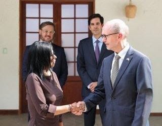 Venezuela y Reino Unido elevarán representación bilateral a nivel de embajadores