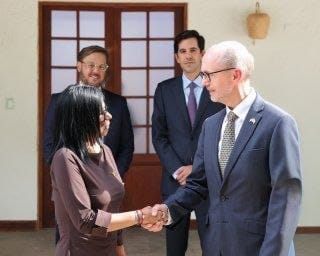 Venezuela y Reino Unido elevarán representación bilateral a nivel de embajadores