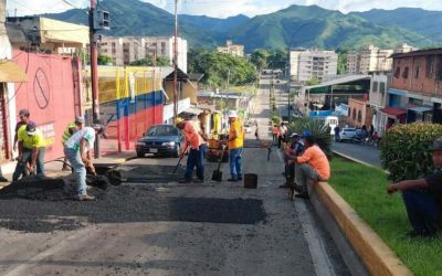 Optimizan vías de Ocumare del Tuy con colocación de 30 toneladas de asfalto