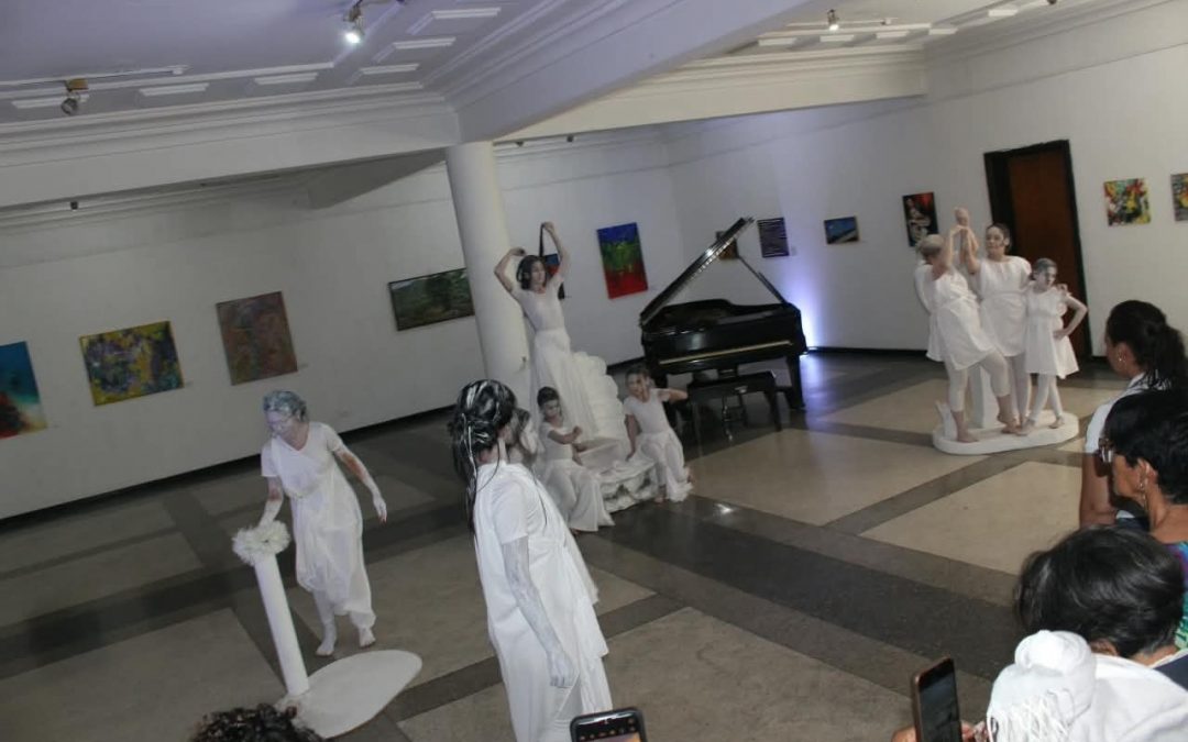 Inauguran la exposición El Sol la Volvió Color” en Los Teques