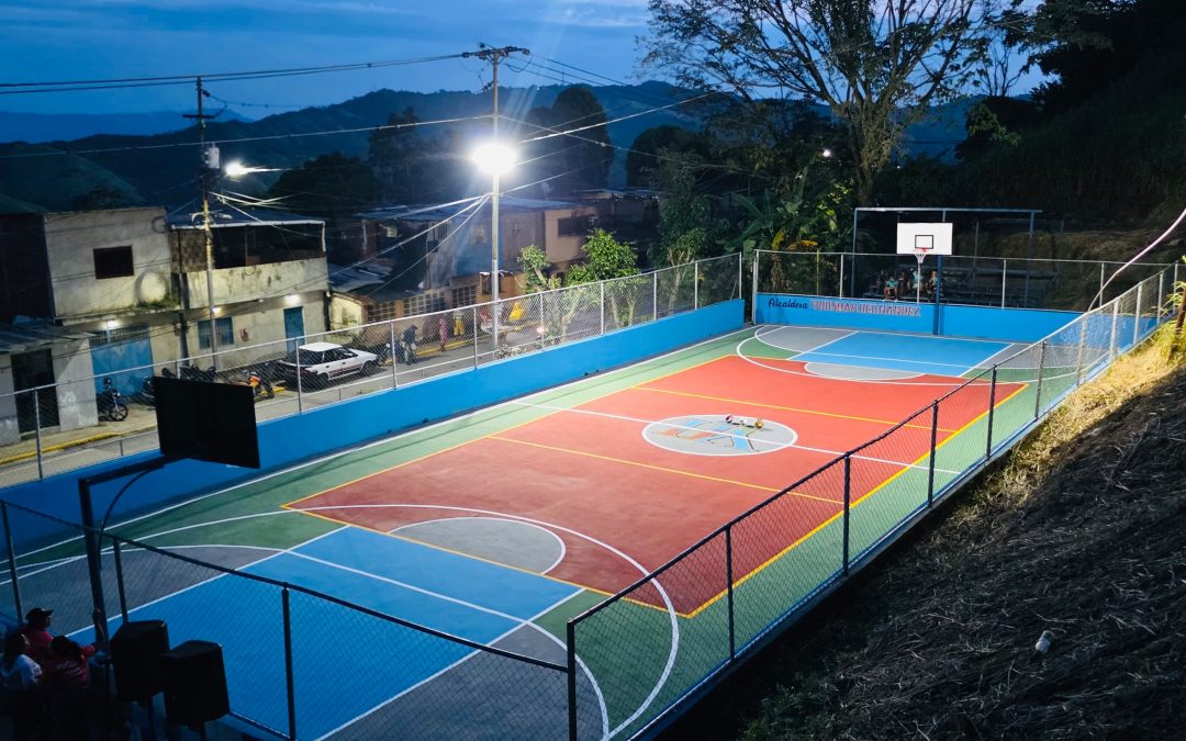 Cancha y planta potabilizadora de agua estrenan en Las Brisas de Cristóbal Rojas