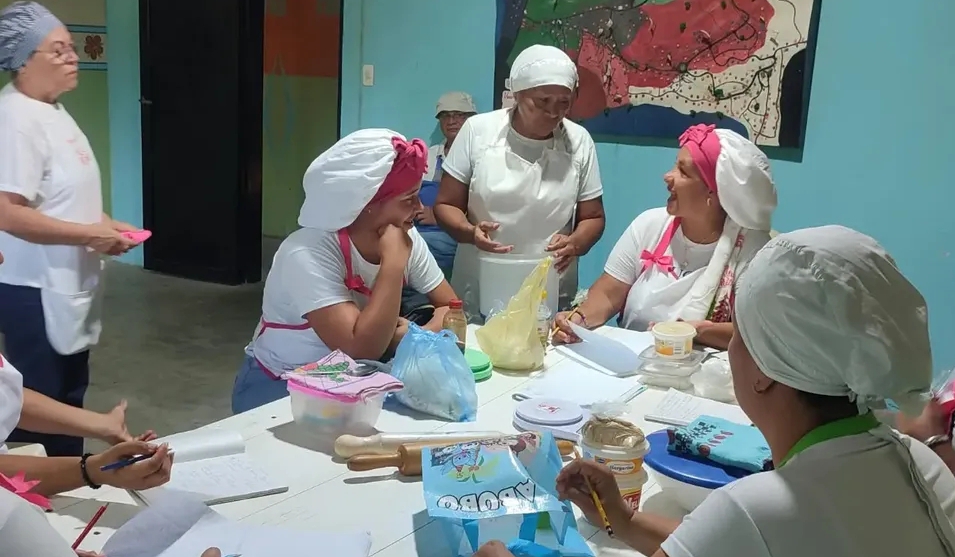 Capacitan en panadería a vecinos de la Comuna Aguacapaidy del municipio Simón Bolívar