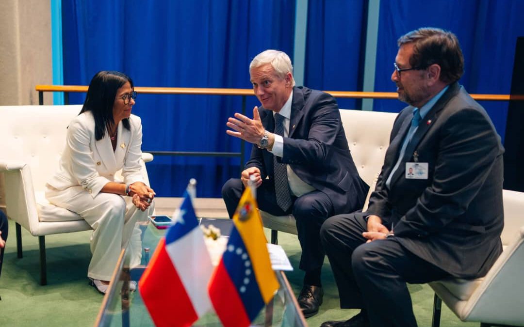 Presidentes de Venezuela y Chile conversaron sobre nueva etapa de relaciones entre ambos países